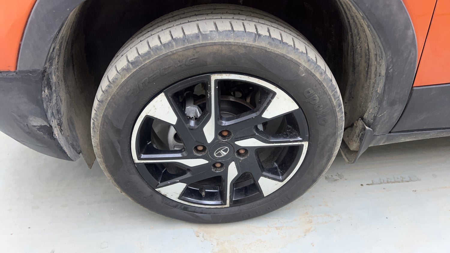Used 2023 Tata Punch Creative Dual Tone AMT Petrol Automatic tyres LEFT FRONT TYRE RIM VIEW