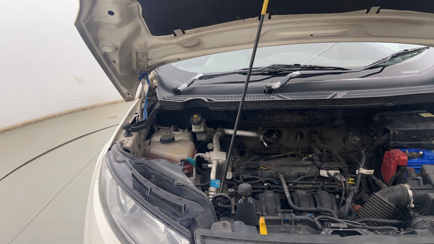 Used 2017 Ford EcoSport Ambiente 1.5L Ti-VCT Petrol Manual engine ENGINE RIGHT SIDE HINGE & APRON VIEW