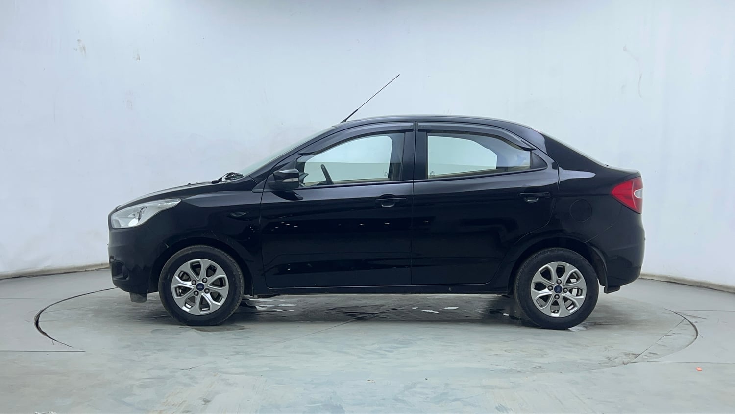 Used 2017 Ford Figo Aspire Titanium 1.2 Ti-VCT Petrol Manual exterior LEFT SIDE VIEW