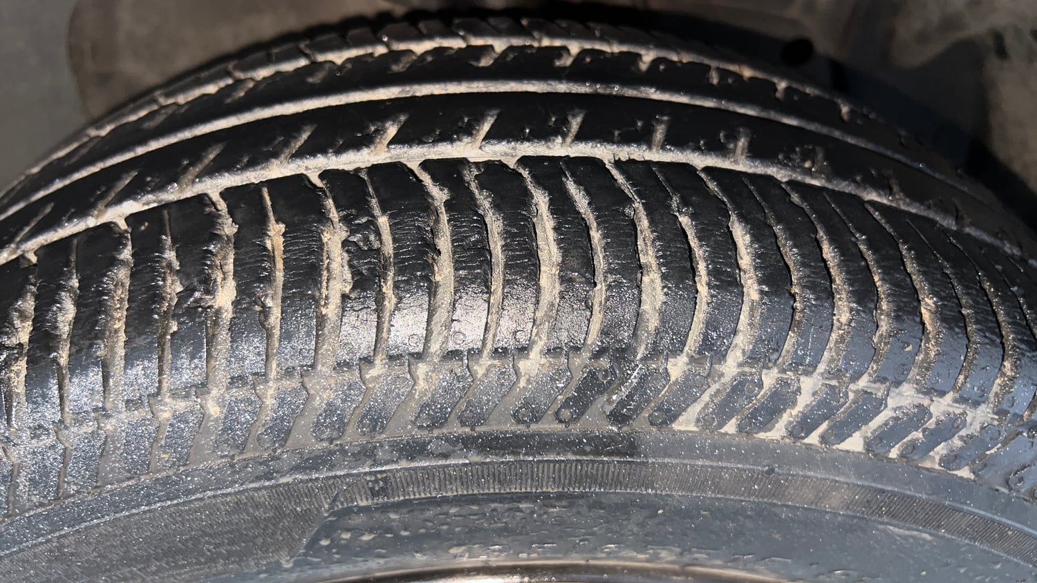 Used 2016 Ford EcoSport Ambiente 1.5L Ti-VCT Petrol Manual tyres RIGHT FRONT TYRE TREAD VIEW