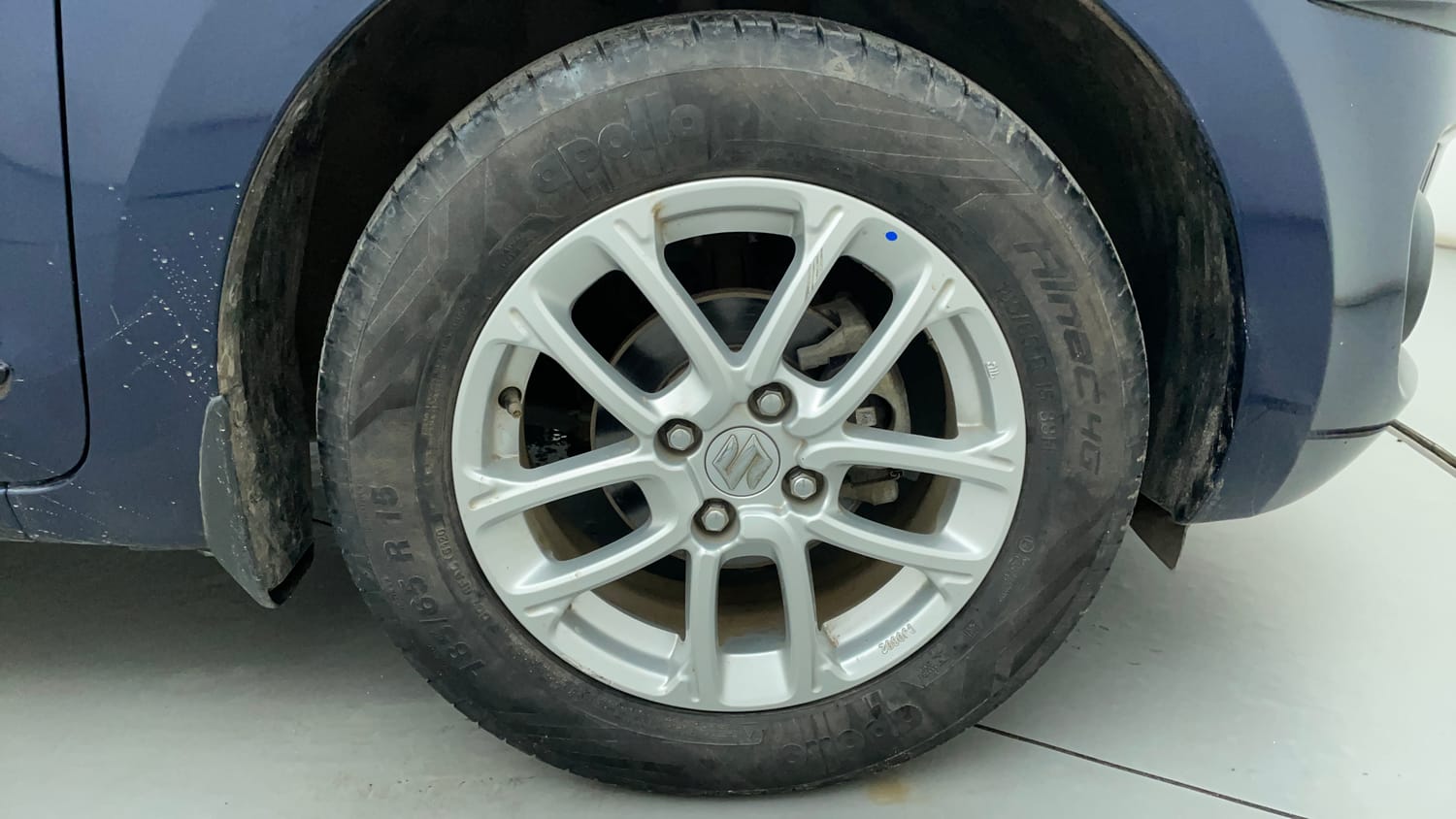Used 2021 Maruti Suzuki Swift ZXi Petrol Manual tyres RIGHT FRONT TYRE RIM VIEW