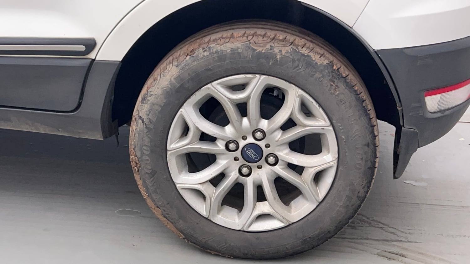 Used 2017 Ford EcoSport Titanium 1.5L TDCi Diesel Manual tyres LEFT REAR TYRE RIM VIEW