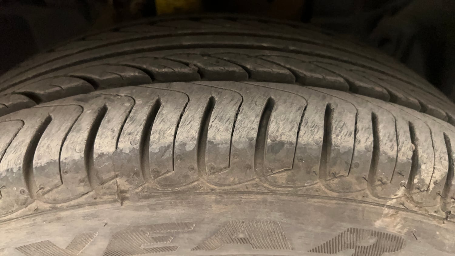 Used 2018 Ford EcoSport Titanium 1.5L Ti-VCT Petrol Manual tyres RIGHT FRONT TYRE TREAD VIEW