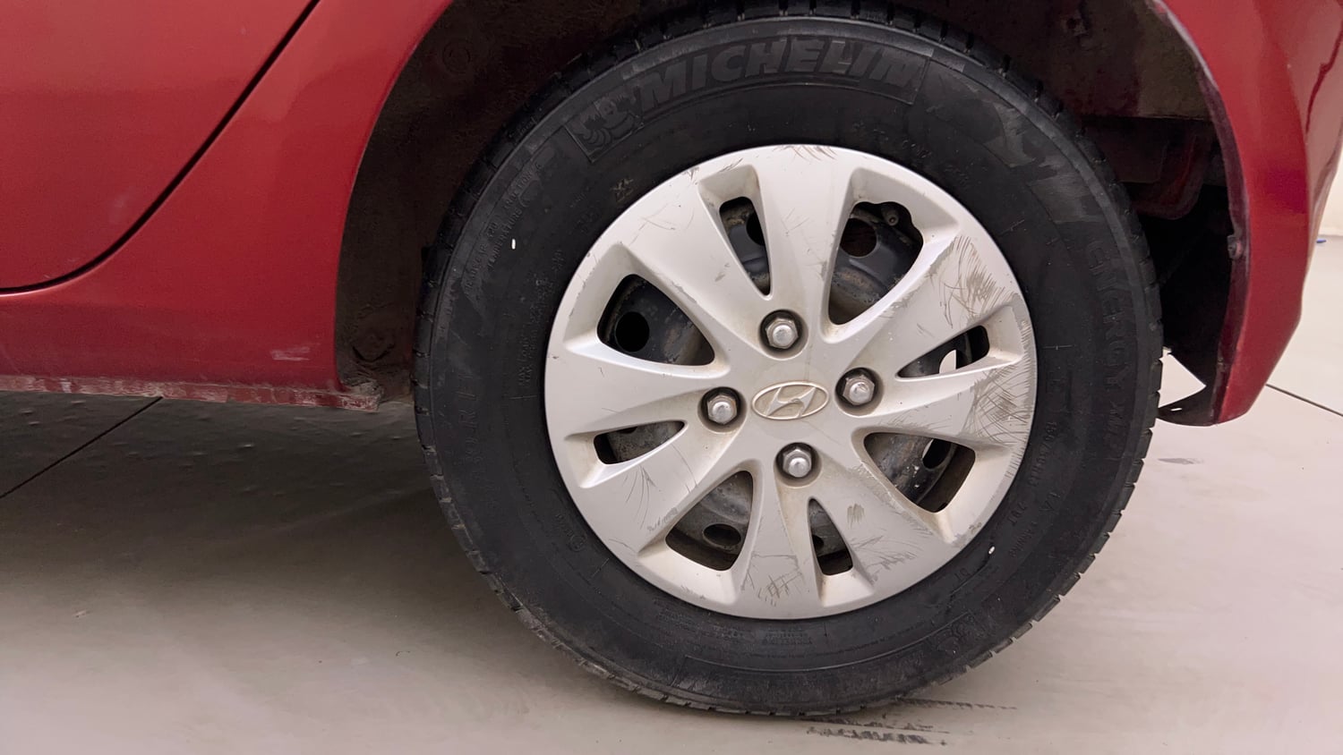 Used 2013 Hyundai i10 Sportz 1.2 AT Kappa2 Petrol Automatic tyres LEFT REAR TYRE RIM VIEW