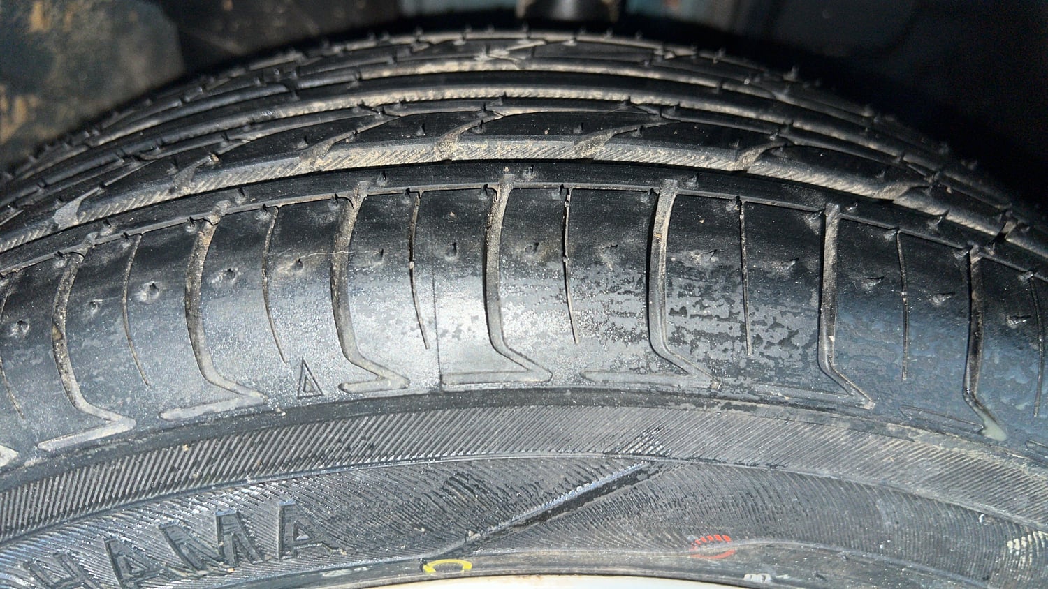Used 2022 Renault Kwid RXT 1.0 AMT (O) Petrol Automatic tyres RIGHT FRONT TYRE TREAD VIEW