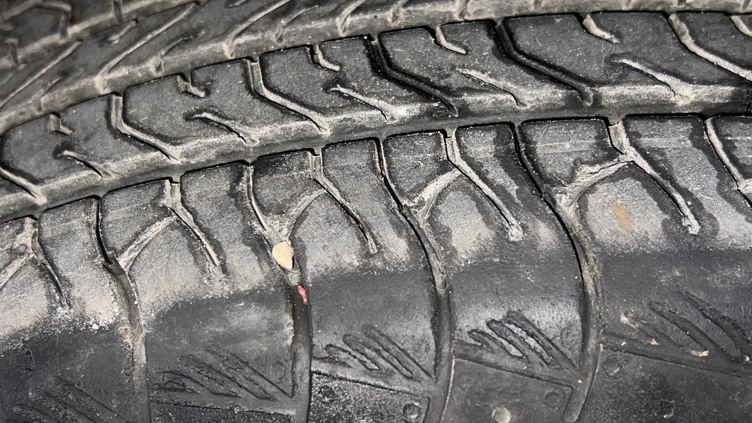 Used 2024 Maruti Suzuki Grand Vitara Delta CNG Cng Manual tyres LEFT FRONT TYRE TREAD VIEW