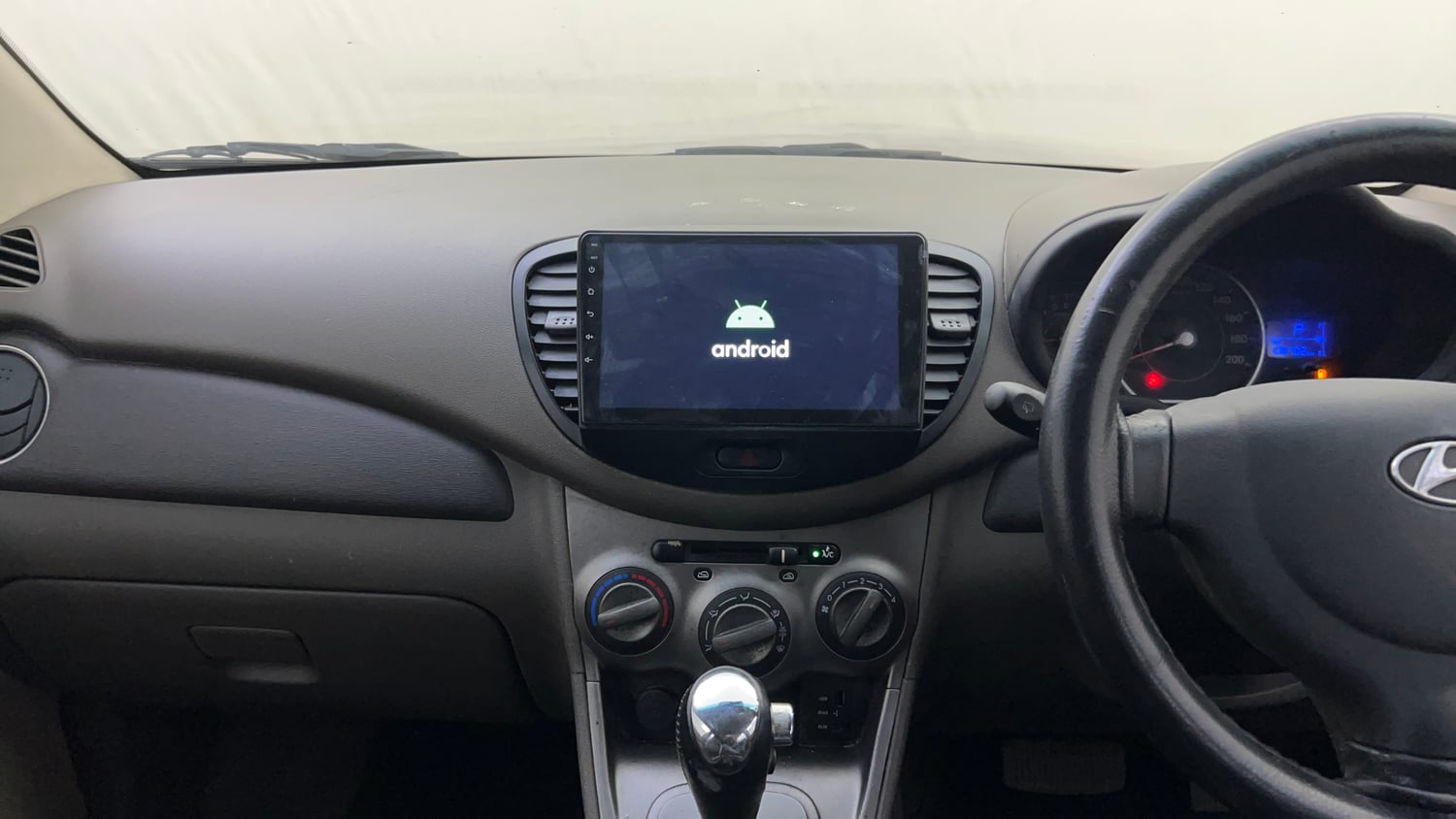 Used 2013 Hyundai i10 Sportz 1.2 AT Kappa2 Petrol Automatic interior MUSIC SYSTEM & AC CONTROL VIEW