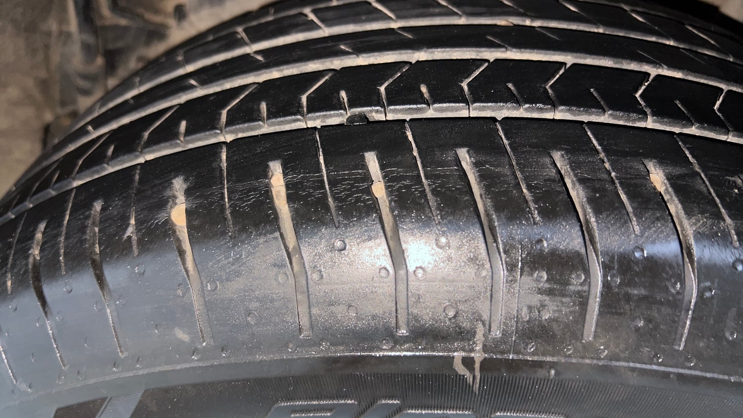 Used 2023 Hyundai Verna SX (O) 1.5 Turbo Petrol DCT Petrol Automatic tyres LEFT REAR TYRE TREAD VIEW