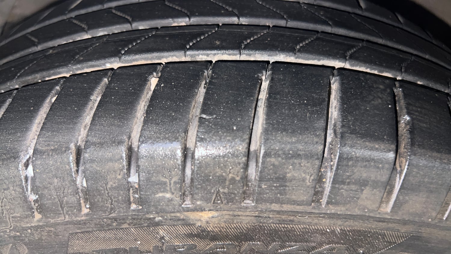 Used 2018 Hyundai Grand i10 Magna 1.2 Kappa VTVT Petrol Manual tyres LEFT FRONT TYRE TREAD VIEW