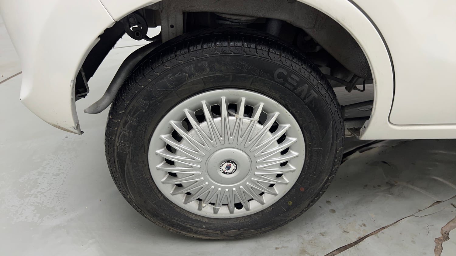 Used 2016 Maruti Suzuki Alto 800 Vxi Petrol Manual tyres RIGHT REAR TYRE RIM VIEW