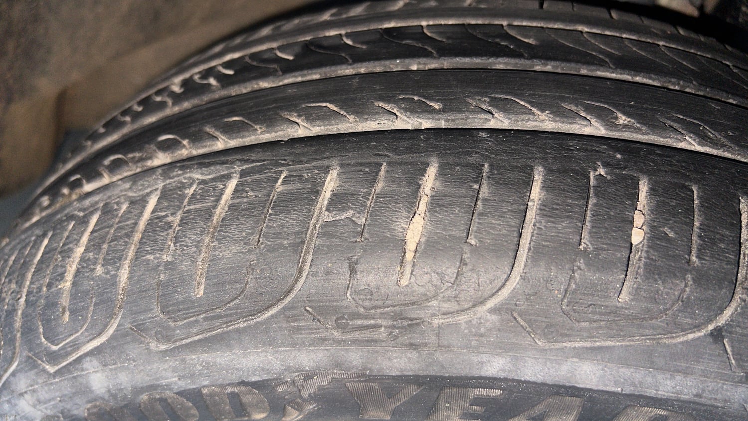 Used 2023 Honda City V Petrol MT Petrol Manual tyres RIGHT FRONT TYRE TREAD VIEW