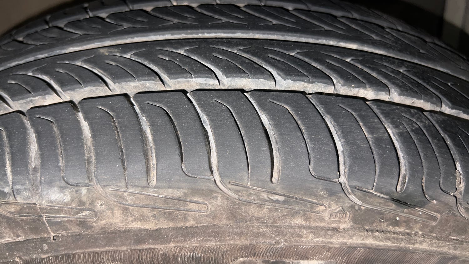 Used 2014 Maruti Suzuki Swift VXi Petrol Manual tyres RIGHT FRONT TYRE TREAD VIEW