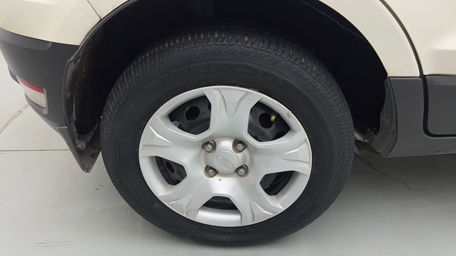 Used 2015 Ford EcoSport Trend 1.5 Ti-VCT Petrol Manual tyres RIGHT REAR TYRE RIM VIEW