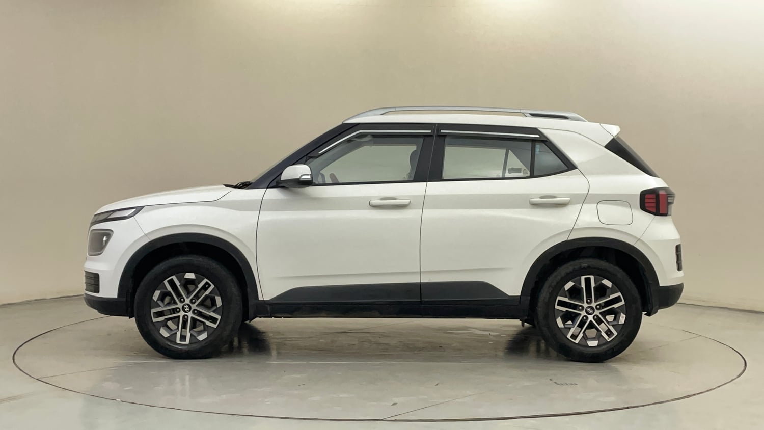 Used 2023 Hyundai Venue SX 1.5 CRDi Diesel Manual exterior LEFT SIDE VIEW