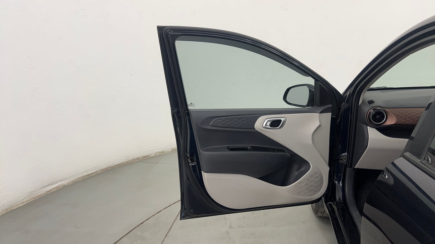 Used 2024 Hyundai Aura SX 1.2 CNG Cng Manual interior LEFT FRONT DOOR OPEN VIEW