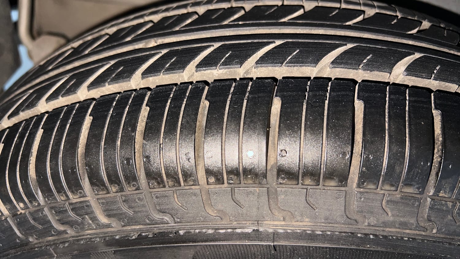Used 2013 Maruti Suzuki Swift LXi Petrol Manual tyres RIGHT REAR TYRE TREAD VIEW