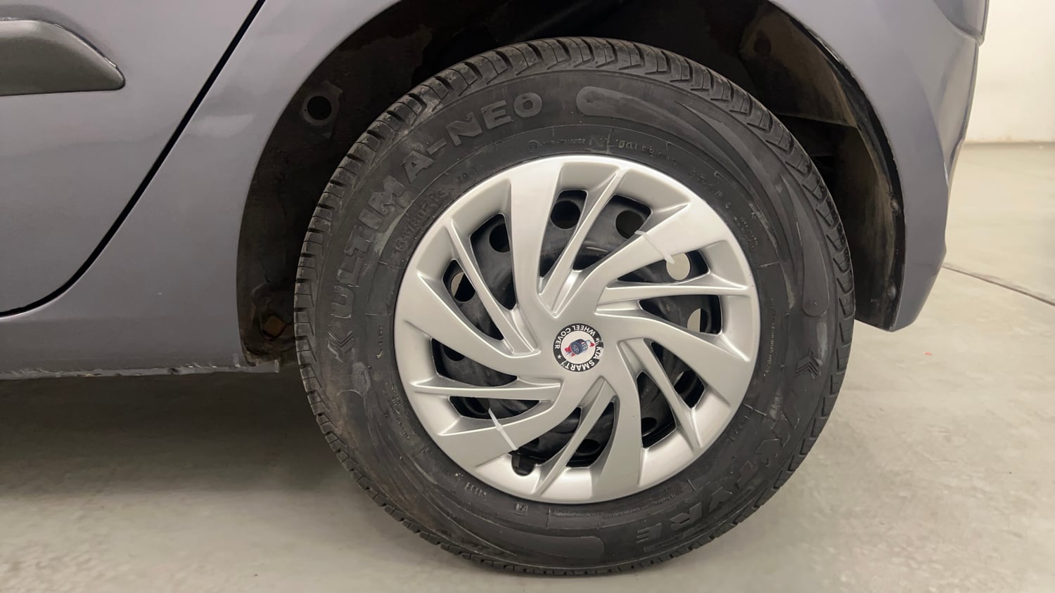 Used 2014 Hyundai i10 Sportz 1.1 iRDE2 Petrol Manual tyres LEFT REAR TYRE RIM VIEW