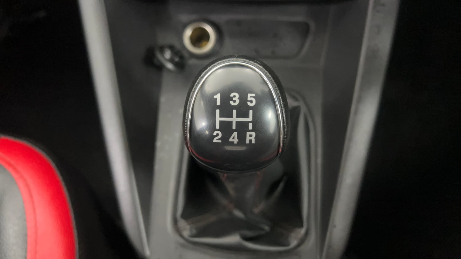 Used 2017 Ford Figo Titanium 1.2 Ti-VCT Petrol Manual interior GEAR  KNOB VIEW