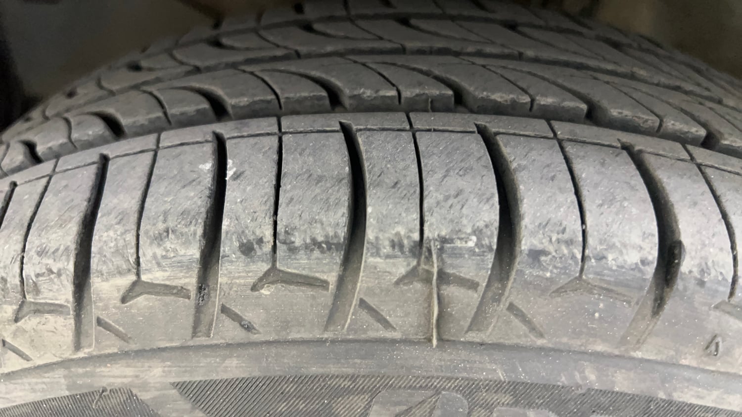 Used 2013 Honda Amaze 1.5 S i-DTEC Diesel Manual tyres LEFT FRONT TYRE TREAD VIEW