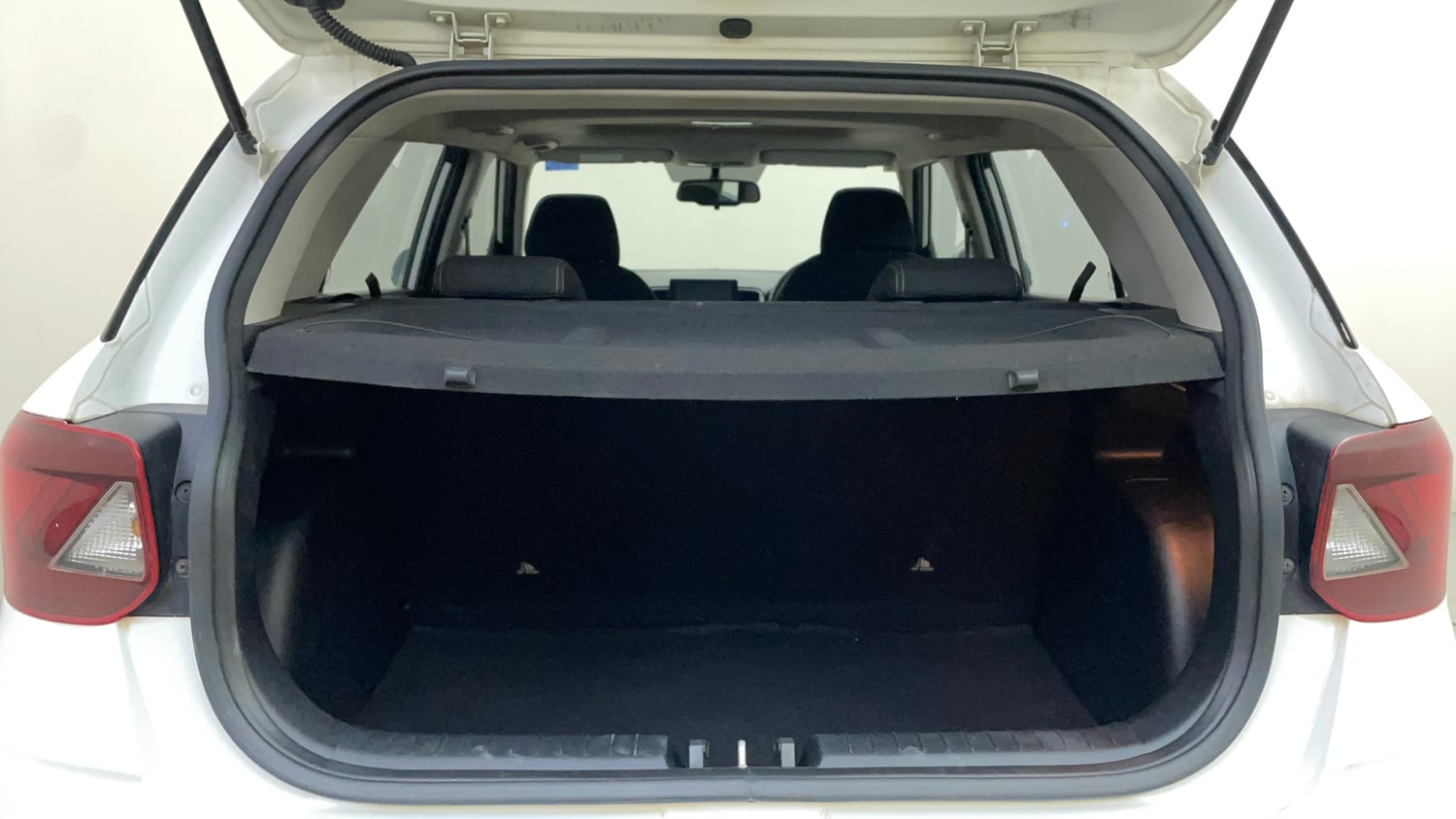 Used 2019 Hyundai Venue SX Plus 1.0 Turbo DCT Petrol Automatic interior DICKY INSIDE VIEW