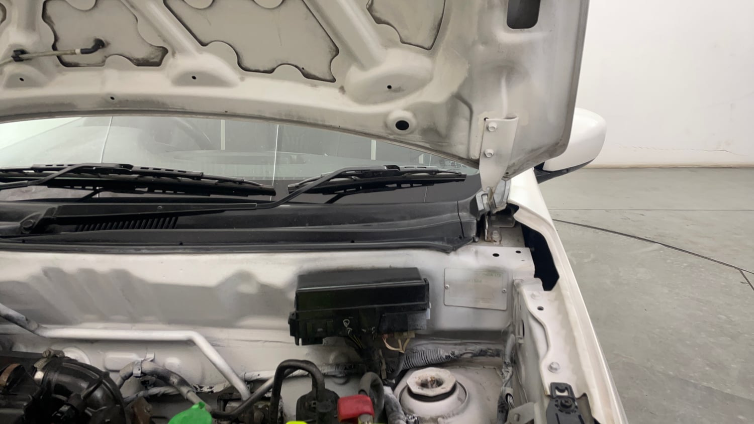 Used 2016 Maruti Suzuki Alto K10 VXi AMT Petrol Automatic engine ENGINE LEFT SIDE HINGE & APRON VIEW