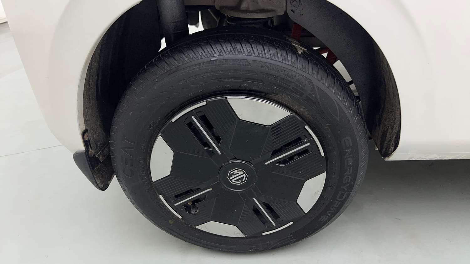 Used 2024 MG Motors Comet EV Excite FC Electric Automatic tyres RIGHT REAR TYRE RIM VIEW