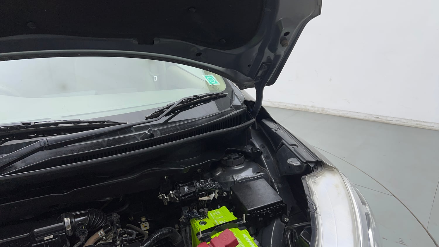 Used 2021 Maruti Suzuki New Ertiga ZXi Plus Petrol Manual engine ENGINE LEFT SIDE HINGE & APRON VIEW