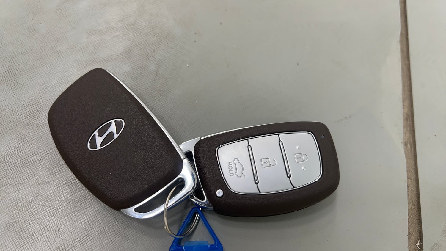 Used 2024 Hyundai Aura SX 1.2 CNG Cng Manual extra CAR KEY VIEW