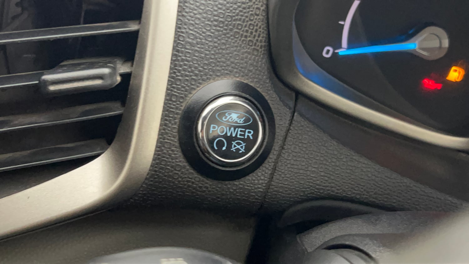 Used 2017 Ford EcoSport Titanium 1.5L TDCi Diesel Manual top_features Keyless start