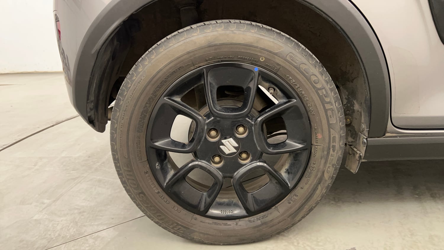 Used 2021 Maruti Suzuki Ignis Zeta 1.2 AMT Petrol Automatic tyres RIGHT REAR TYRE RIM VIEW