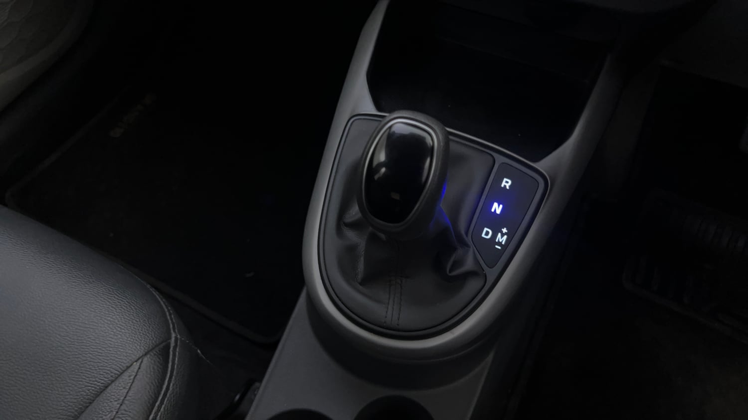 Used 2021 Hyundai Grand i10 Nios Sportz AMT 1.2 Kappa VTVT Petrol Automatic interior GEAR  KNOB VIEW