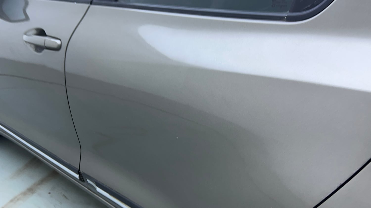 Used 2018 Maruti Suzuki Swift VXi AMT Petrol Automatic dents MINOR DENT