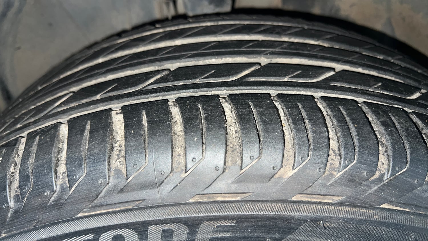 Used 2019 Jeep Compass Limited Plus Petrol AT Petrol Automatic tyres RIGHT FRONT TYRE TREAD VIEW