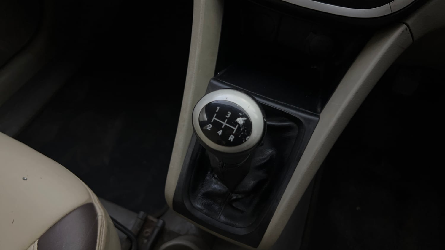 Used 2014 Maruti Suzuki Celerio VXi Petrol Manual interior GEAR  KNOB VIEW