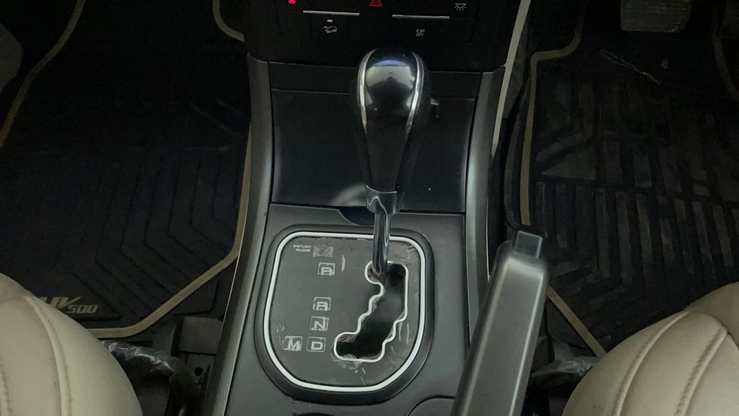 Used 2016 Mahindra XUV500 W8 AT Diesel Automatic interior GEAR  KNOB VIEW