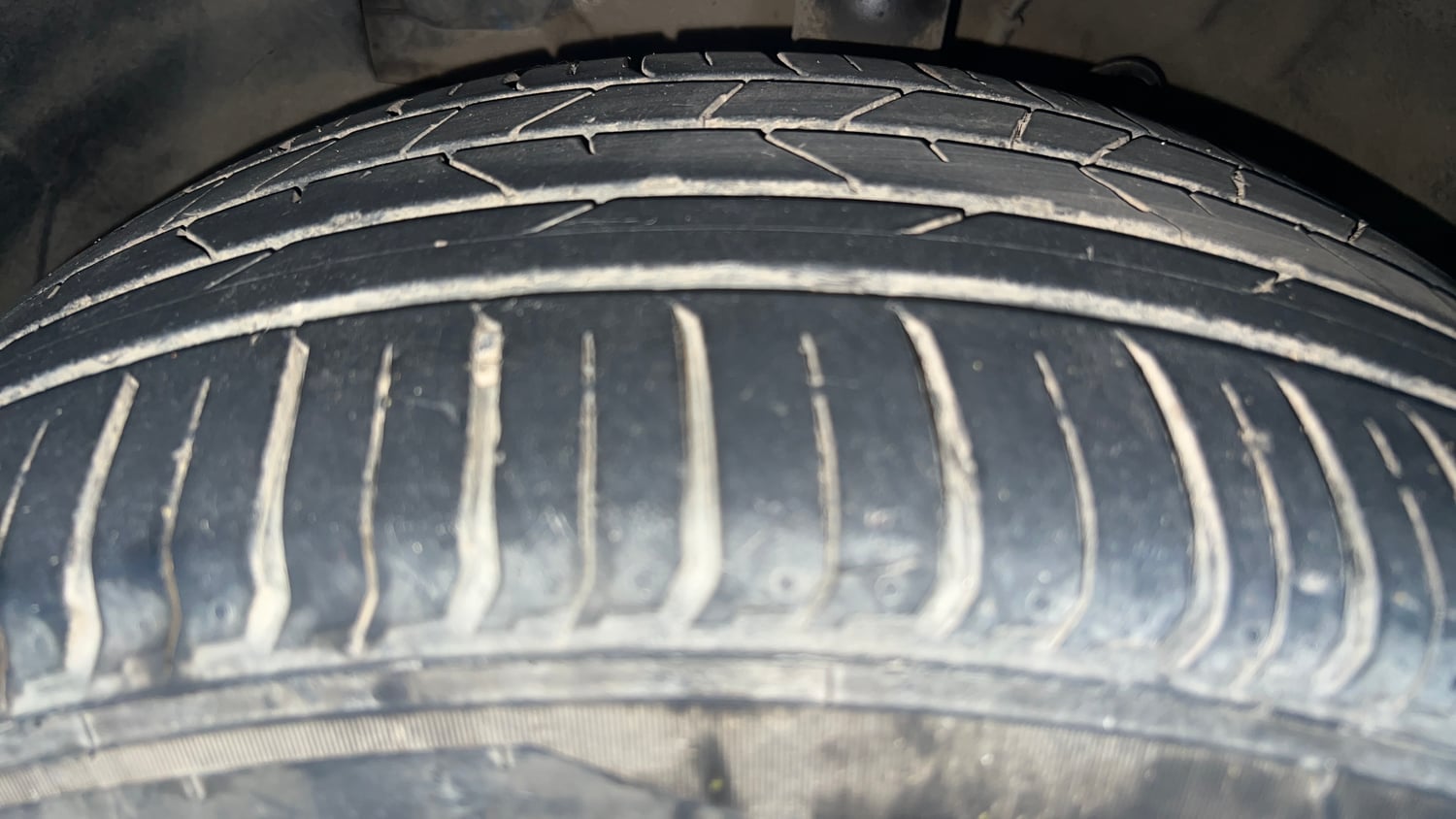 Used 2021 Hyundai Venue SX Plus 1.0 Turbo DCT Petrol Automatic tyres LEFT FRONT TYRE TREAD VIEW