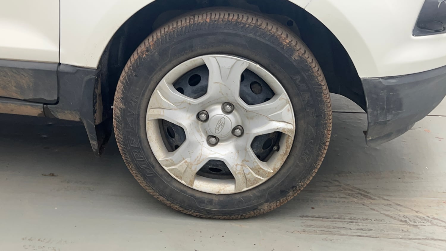 Used 2017 Ford EcoSport Ambiente 1.5L Ti-VCT Petrol Manual tyres RIGHT FRONT TYRE RIM VIEW