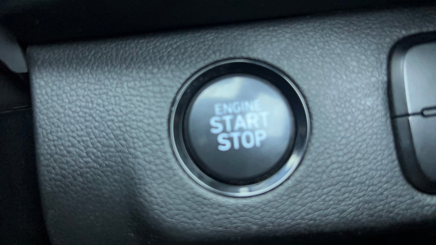 Used 2022 Hyundai Venue N-Line N6 DCT Dual Tone Petrol Automatic top_features Keyless start