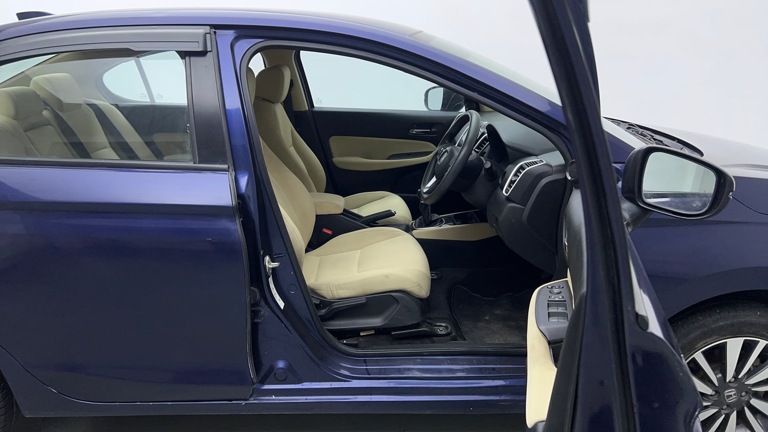 Used 2023 Honda City V Petrol MT Petrol Manual interior RIGHT SIDE FRONT DOOR CABIN VIEW