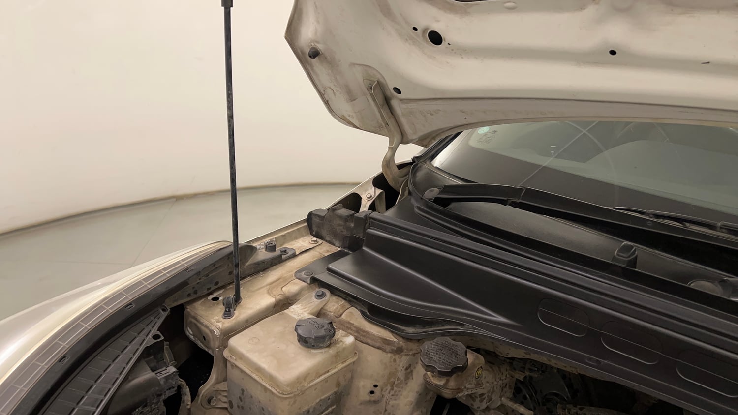 Used 2018 Hyundai Creta SX Plus 1.6 AT CRDI Diesel Automatic engine ENGINE RIGHT SIDE HINGE & APRON VIEW