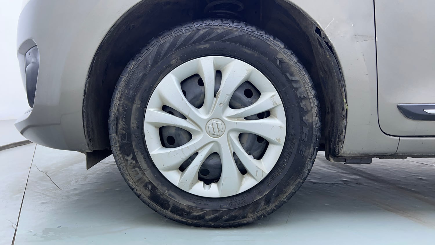 Used 2018 Maruti Suzuki Swift VXi AMT Petrol Automatic tyres LEFT FRONT TYRE RIM VIEW