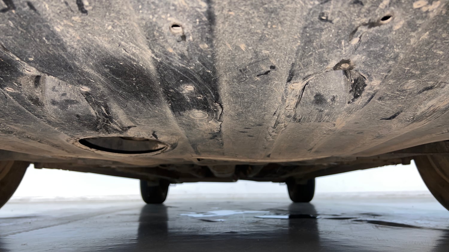 Used 2023 Hyundai Verna SX (O) 1.5 Turbo Petrol DCT Petrol Automatic extra FRONT LEFT UNDERBODY VIEW