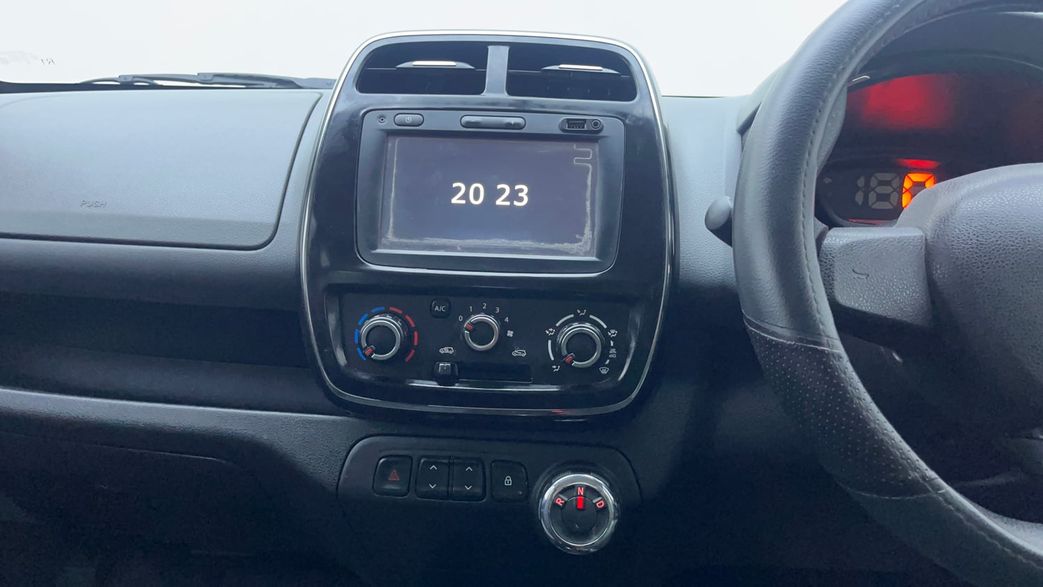 Used 2018 Renault Kwid 1.0 RXT AMT Petrol Automatic interior MUSIC SYSTEM & AC CONTROL VIEW