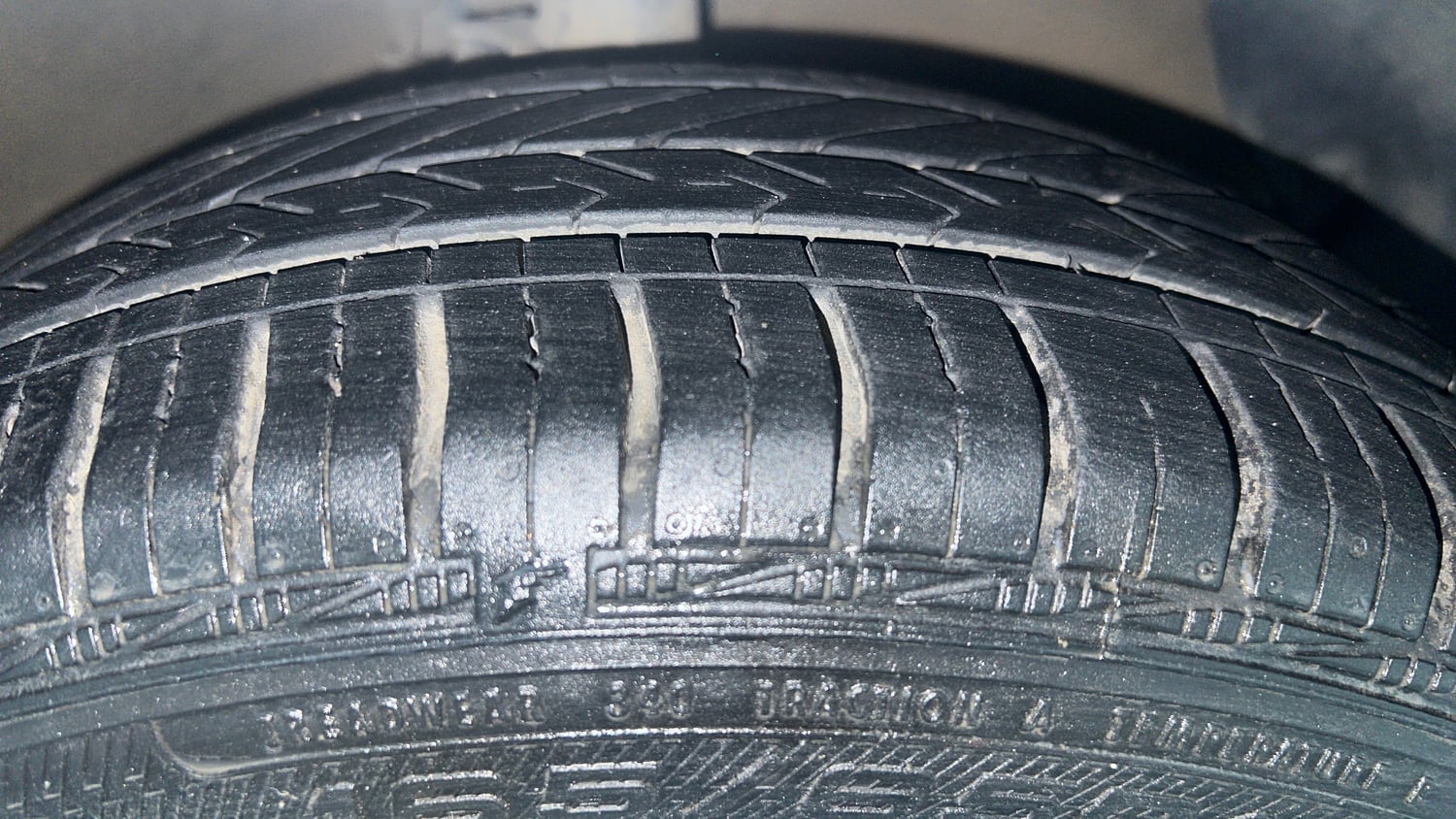 Used 2019 Hyundai Grand i10 Sportz 1.2 Kappa VTVT Petrol Manual tyres RIGHT FRONT TYRE TREAD VIEW