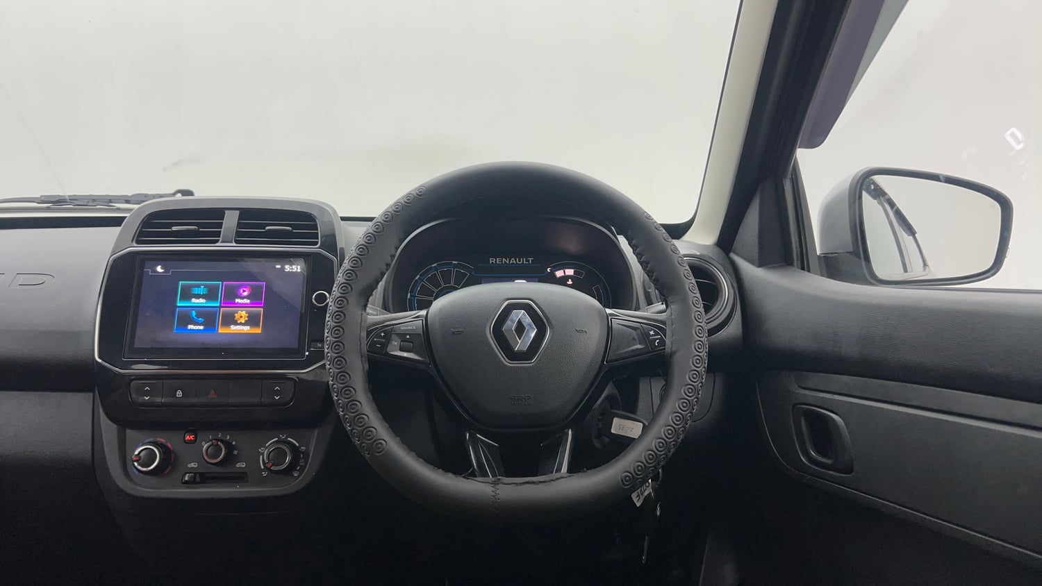 Used 2024 Renault Kwid RXT 1.0L Petrol Manual interior STEERING VIEW