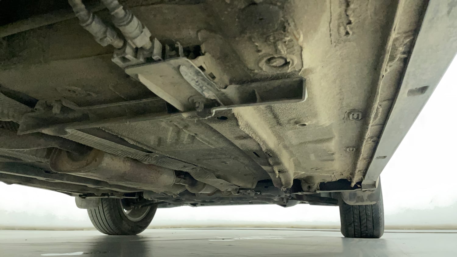 Used 2023 Skoda Kushaq Ambition 1.0L TSI MT Petrol Manual extra REAR RIGHT UNDERBODY VIEW
