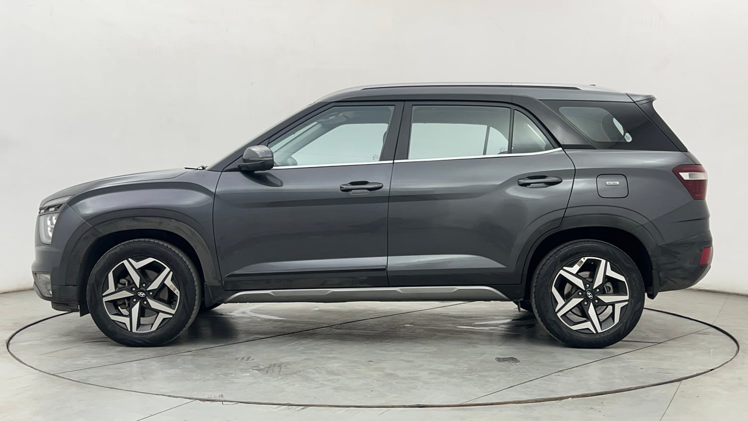 Used 2022 Hyundai Alcazar Prestige 7 STR 2.0 Petrol Petrol Manual exterior LEFT SIDE VIEW