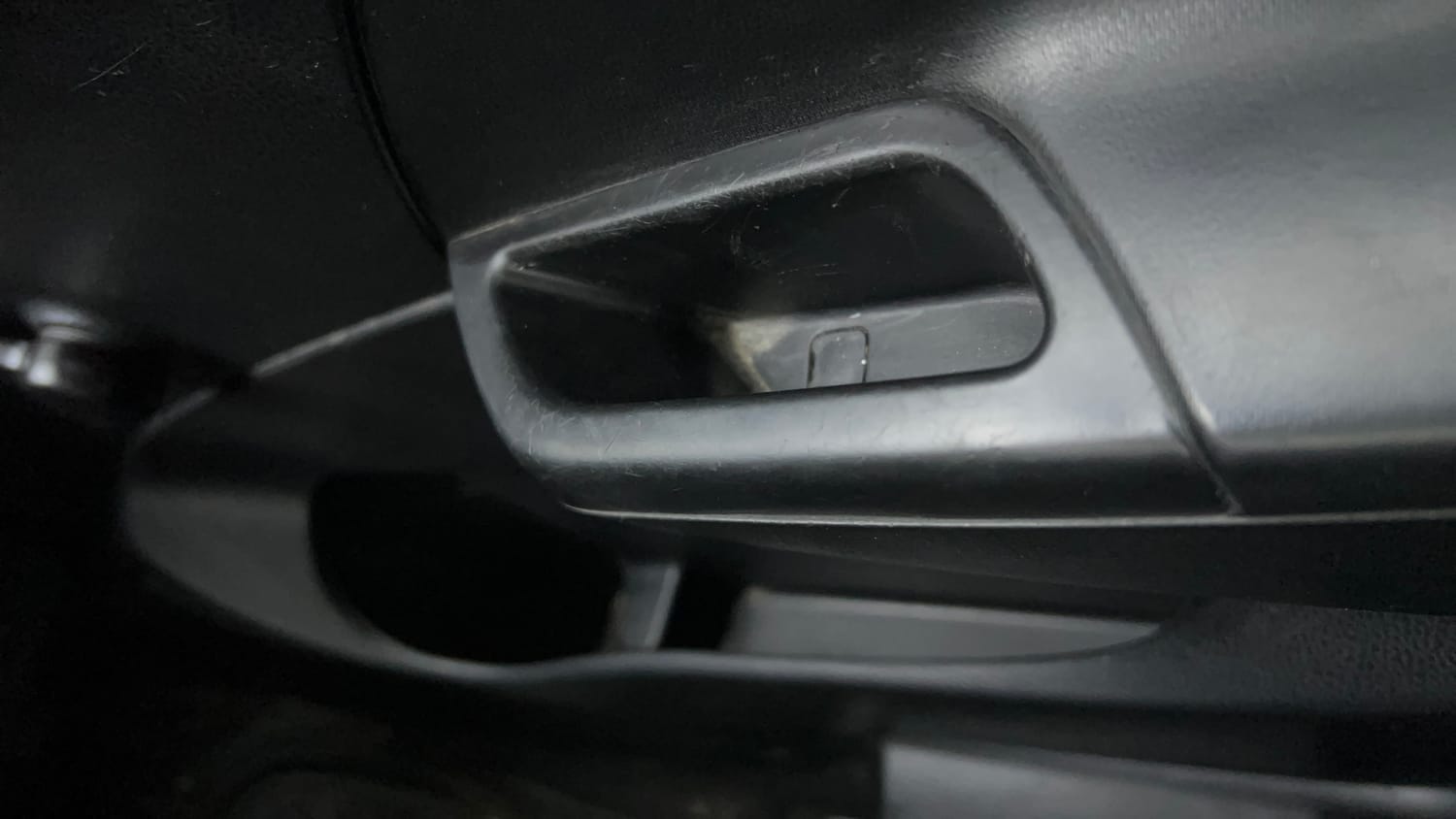 Used 2013 Maruti Suzuki Swift LXi Petrol Manual top_features Door pockets