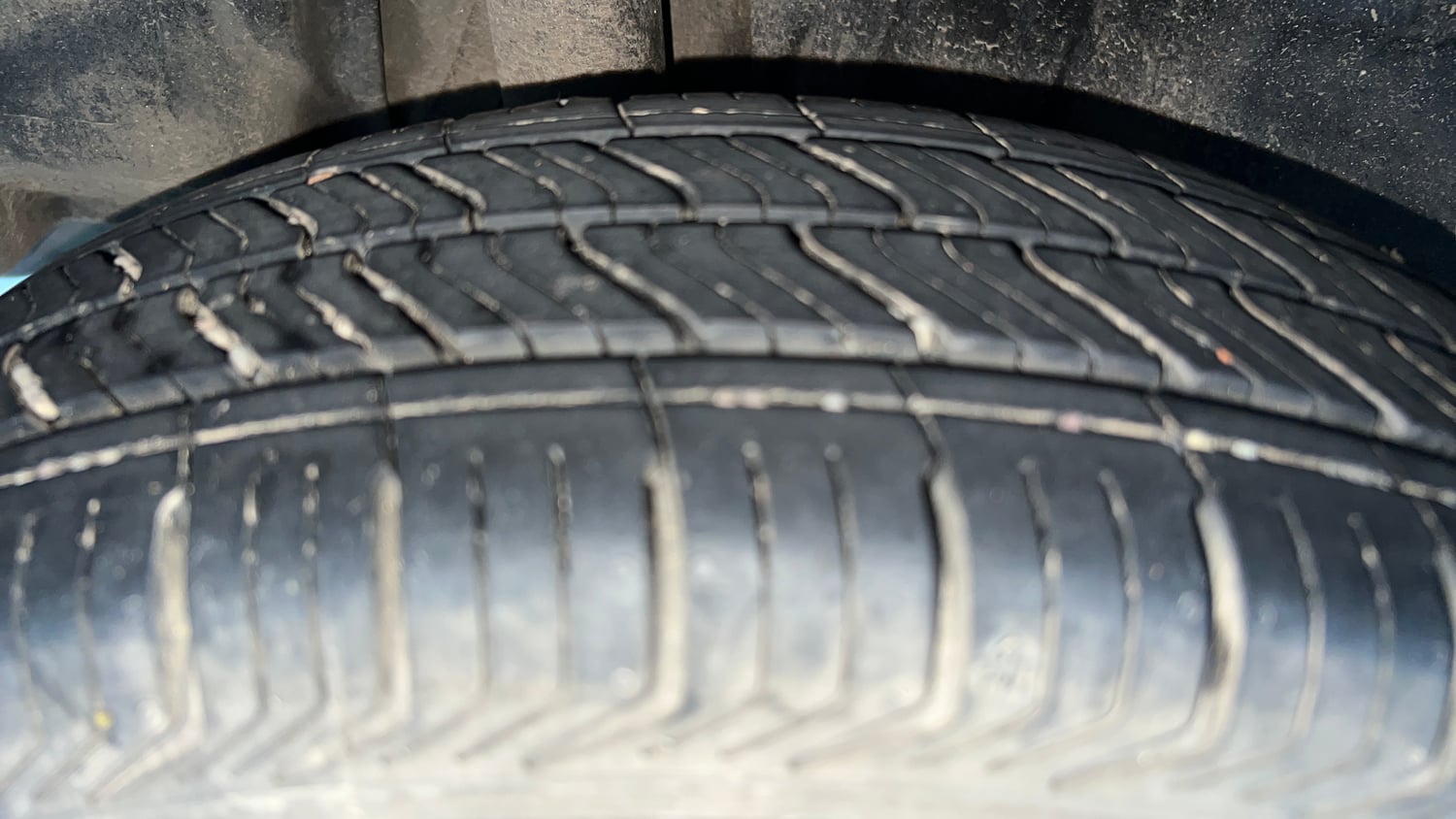 Used 2018 Maruti Suzuki Swift VXi AMT Petrol Automatic tyres RIGHT REAR TYRE TREAD VIEW