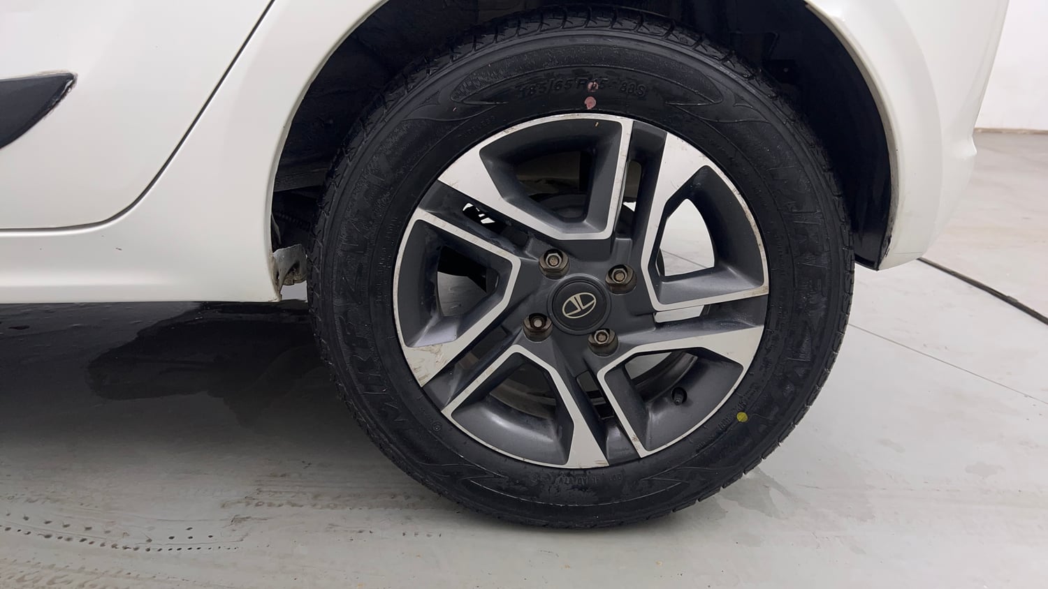 Used 2019 Tata Tiago Revotron XZ Plus Petrol Manual tyres LEFT REAR TYRE RIM VIEW